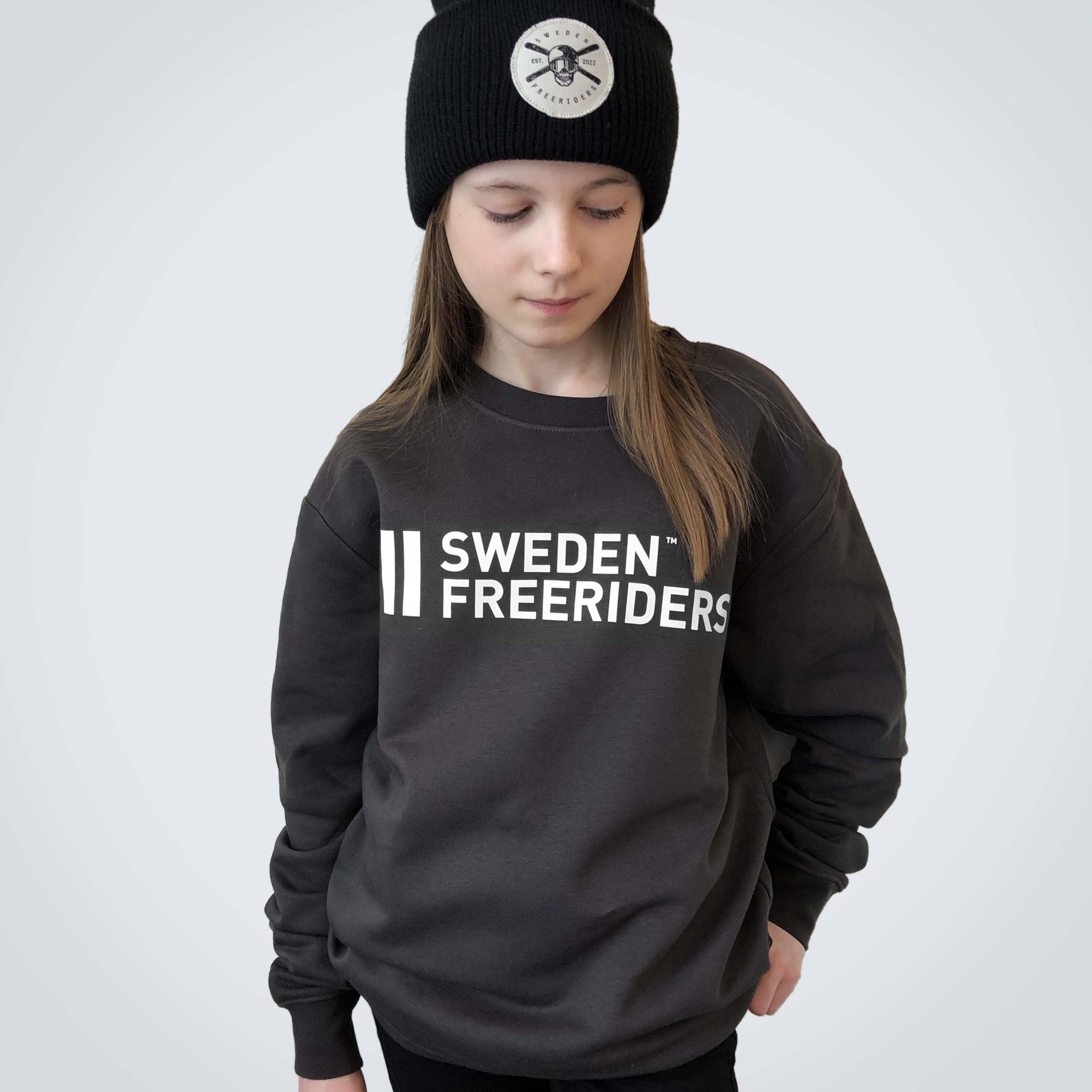 svart sweatshirt med vit Sweden freeriders logo